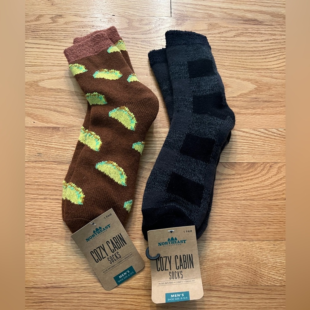 - 2 pair cozy cabin aloe infused taco plaid Socks